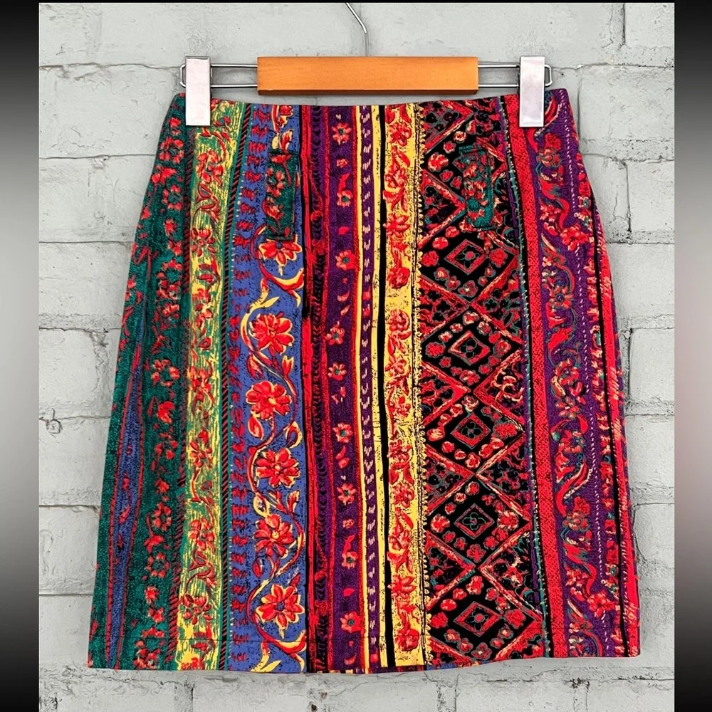 vintage Mini Skirt with Colourful Stripes and Floral Print - Picture 5 of 8